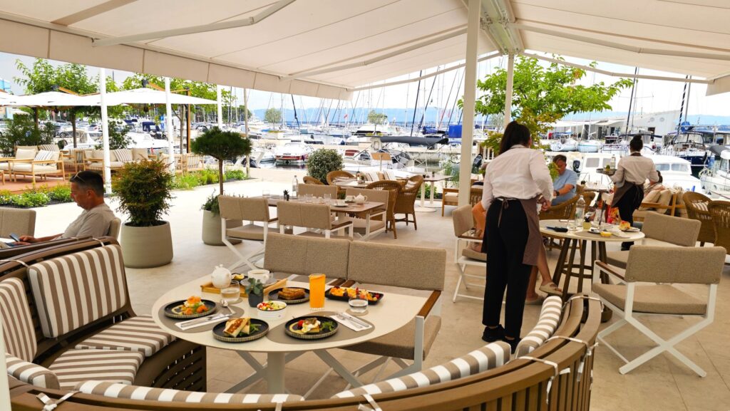 Dan žena u Hotelu Preko